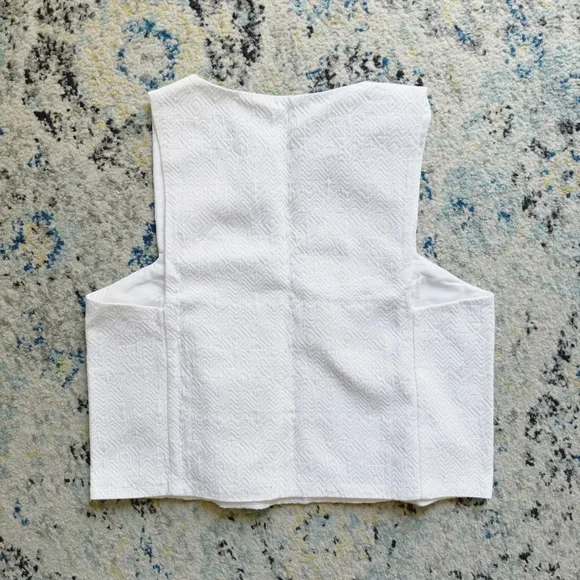 Zara white textured v-neck sleeveless top - Picture 4 of 5